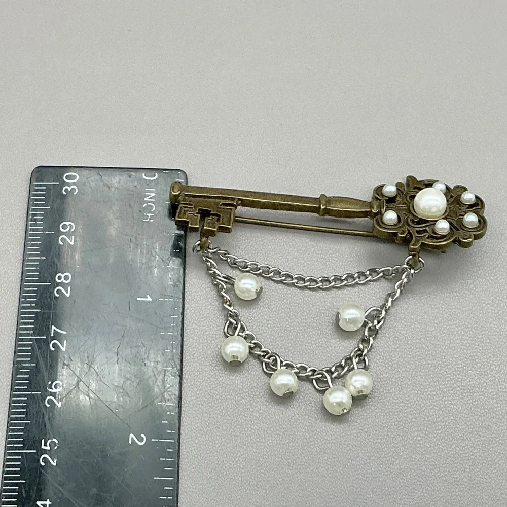 Vintage Key Brooch Pin Women Gold Silver Faux Pearl Dangle Chain Steampunk Style